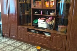 2-комнатная благоустроенная квартира на первом этаже в середине кирпичного дома.