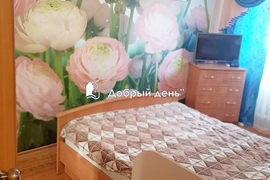 2-комнатная благоустроенная квартира в центре города в кирпичном доме.