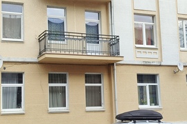 Продается 3-комнатная просторная благоустроенная квартира в центре города

