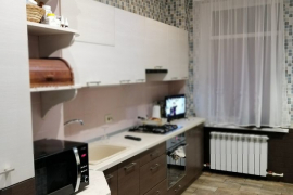 4-комнатная благоустроенная квартира в хорошем состоянии в центре города.